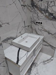 Столешница в ванную из кварца Калакатта Аяччо