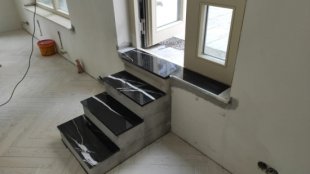 Ступени из мрамора Блэк Миррор