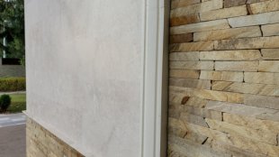 Фасад из Доломита Гранада Беж и Луганского песчаника
