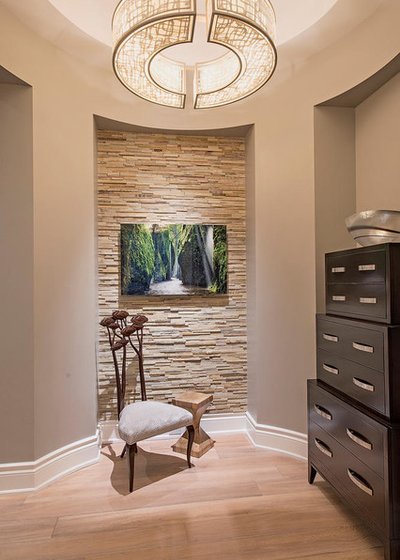 Ниша, оформленная каменной плиткой