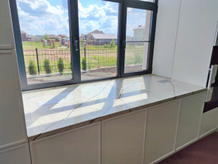 Подоконник из кварцевого агломерата Vicostone Diamante