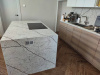 Столешница - остров из кварцевого агломерата Vicostone Diamante