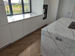 Подоконник из кварцевого агломерата Vicostone Diamante